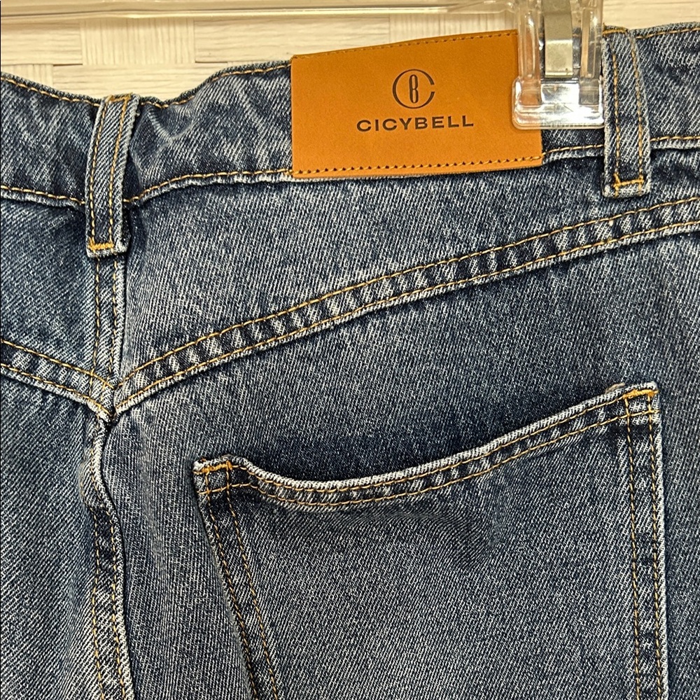 Wide Leg Dark Wash Jeans with Tag - Picture 6 of 9